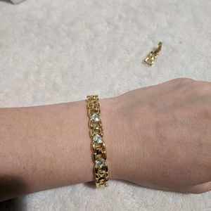 ♦️ B2G1FREE ♦️ Gold bracelet w/3 Rhinestone